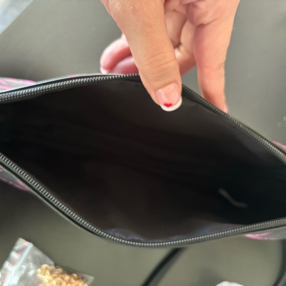 NWT DC Wonder Woman Pink and Black Crossbody Purse with 2 Removable Straps - Picture 7 of 7